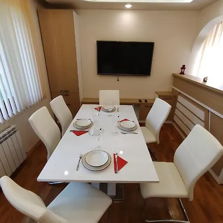 Апартамент Лукс Царевец-Център Apartment